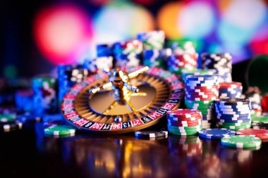 erigo 4d Lucky Twins game interface showing card deal and betting options